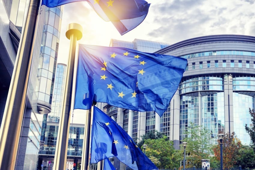 EU Flaggen europäisches Parlament Brüssel